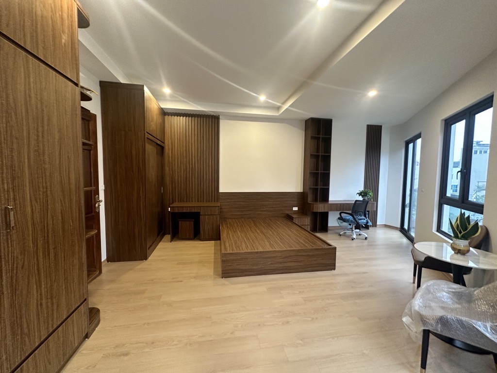 Top siêu phẩm Ngọc Thụy gara - thang máy - full nội thất chỉ còn 11 tỷ